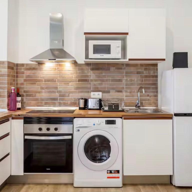 Cozy apartment with terrace next to Turia Gardens - One-Bedroom Apartment - 4