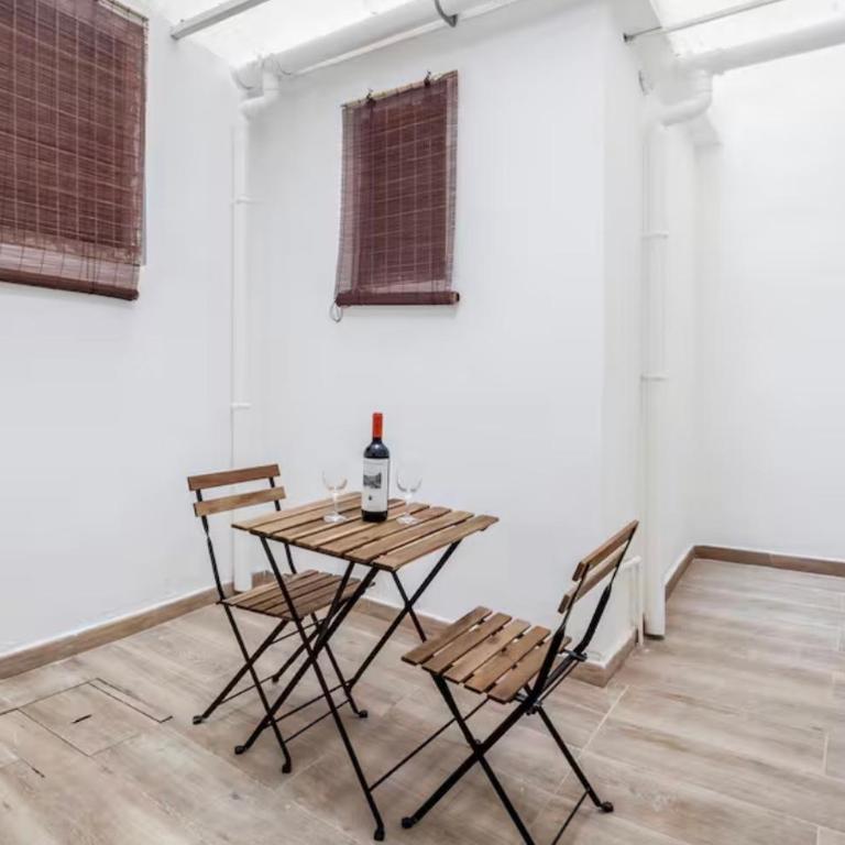 Cozy apartment with terrace next to Turia Gardens - One-Bedroom Apartment - 16
