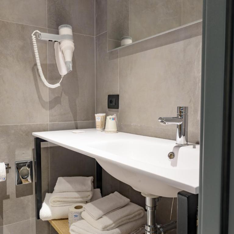 Hotel Leonessa - Camera Queen Standard - 16
