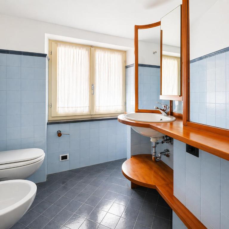 Lassù - Appartamento sulla piazza vista mare - Apartamento de 2 dormitorios con terraza y vistas al mar - 4