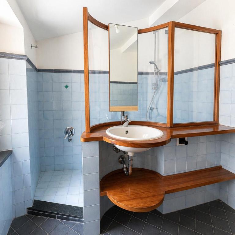 Lassù - Appartamento sulla piazza vista mare - Apartamento de 2 dormitorios con terraza y vistas al mar - 5