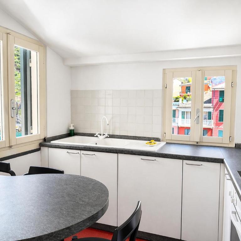 Lassù - Appartamento sulla piazza vista mare - Apartamento de 2 dormitorios con terraza y vistas al mar - 19