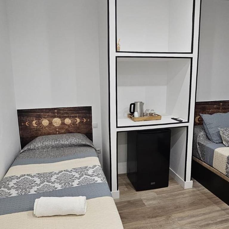 HOSTAL ANDREA GRANVIA - Habitación Triple Deluxe - 6