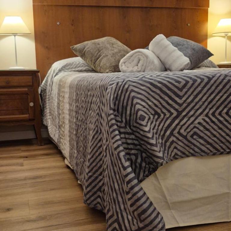 Continental Hotel - Deluxe Double Room - 6