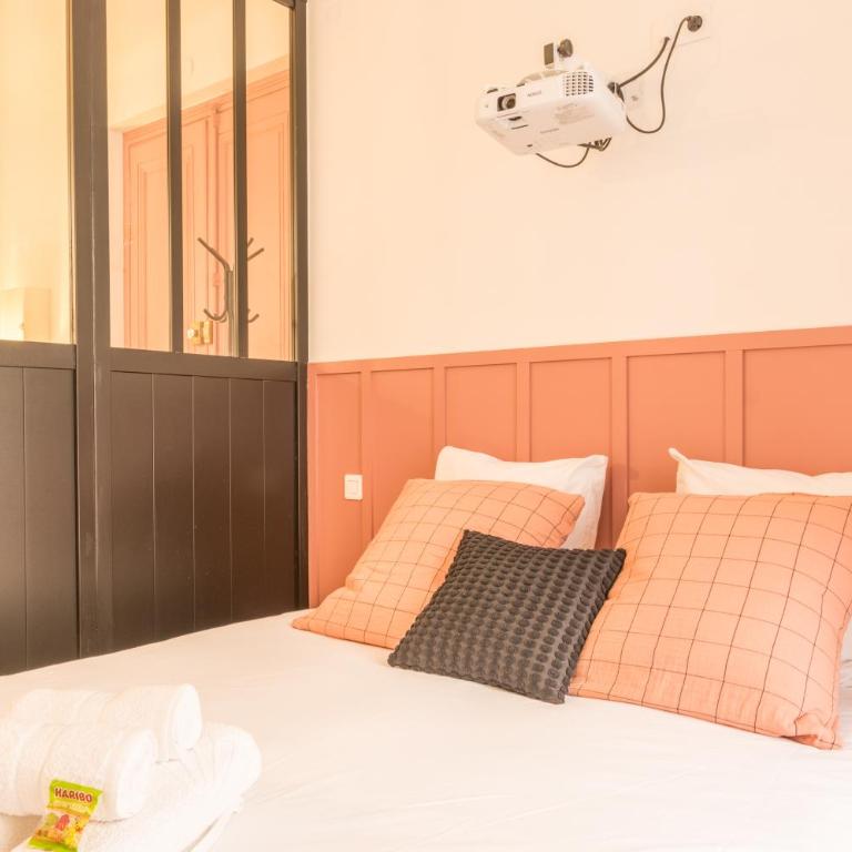 LOVE Suite - Balnéo - Vidéoprojecteur - Plein Centre - Free WiFi - Appartement 1 Chambre - 13