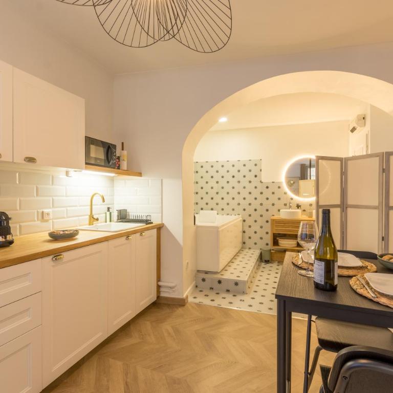 LOVE Suite - Balnéo - Vidéoprojecteur - Plein Centre - Free WiFi - Appartement 1 Chambre - 4