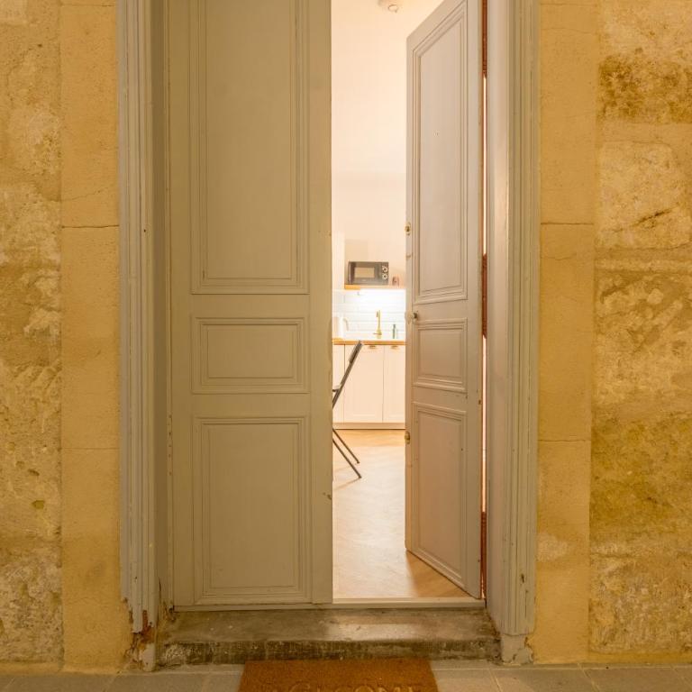 LOVE Suite - Balnéo - Vidéoprojecteur - Plein Centre - Free WiFi - Appartement 1 Chambre - 23