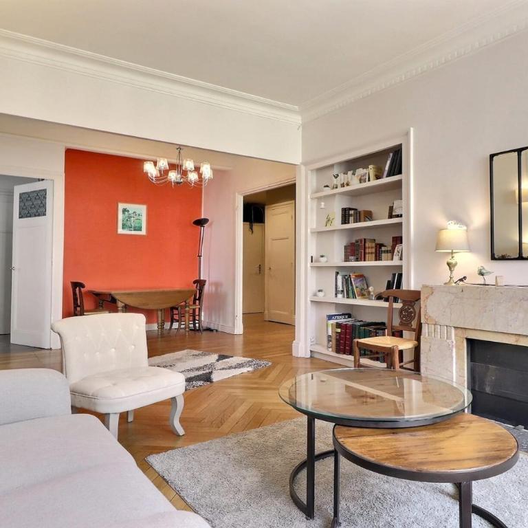 Premium Two-Bedroom Apartment with Balcony and Secure Parking Lyon 6th - Appartamento - 3