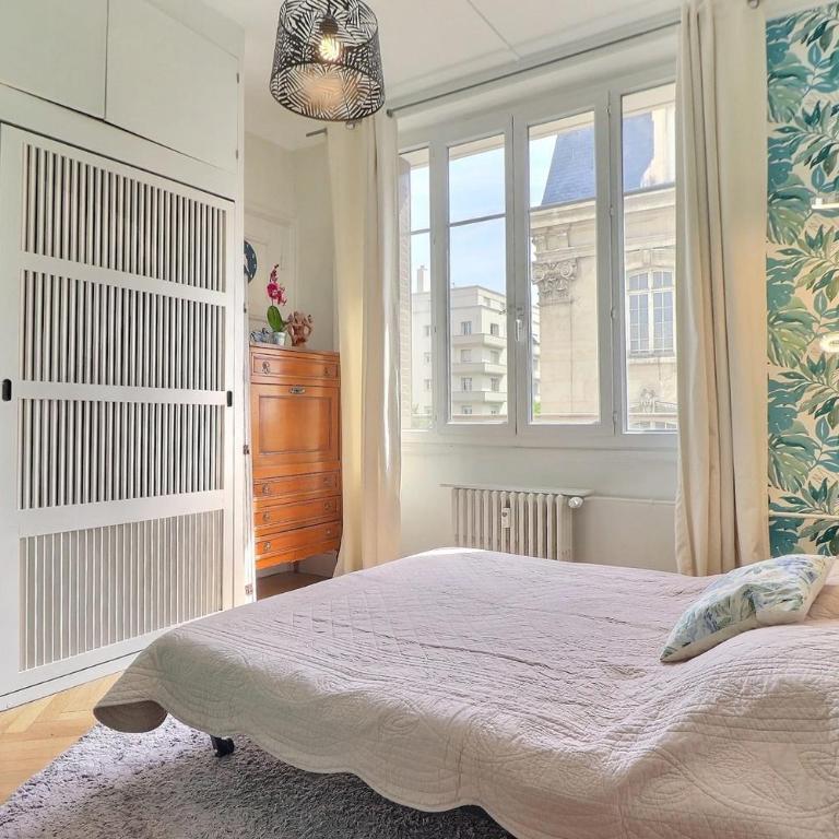 Premium Two-Bedroom Apartment with Balcony and Secure Parking Lyon 6th - Appartamento - 10