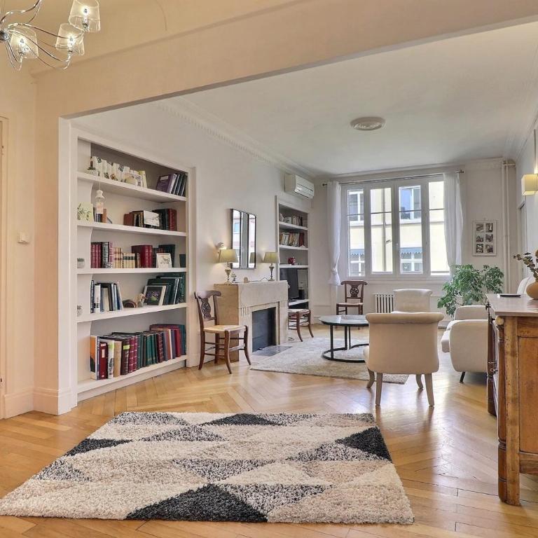 Premium Two-Bedroom Apartment with Balcony and Secure Parking Lyon 6th - Appartamento - 13