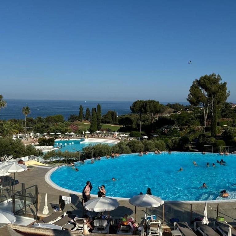 Cap Esterel 2 pièces Climatisé Vue Mer et piscines Réf E1 219 - Appartement - 1