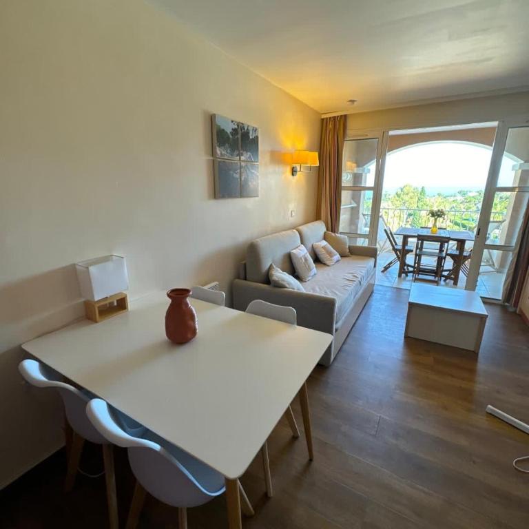 Cap Esterel 2 pièces Climatisé Vue Mer et piscines Réf E1 219 - Appartement - 7