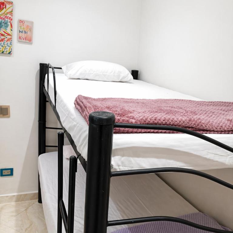 Hostal Pacifico Encanto - Quadruple Room with Shared Bathroom - 10