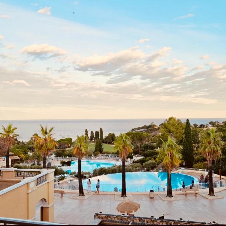 Cap Esterel 2 pièces Climatisé Vue Mer et piscines Réf E1 220 - Apartment - 1