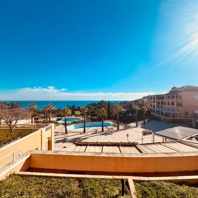 Cap Esterel 2 pièces Climatisé Vue Mer et piscines Réf E1 220 - Apartment - 19