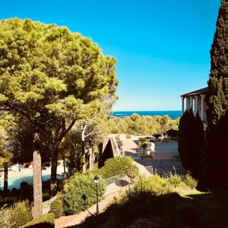 Magnifique F2 climatisé de 42m2 Vue Sur la mer et la piscine Réf K1 203 - Appartement - 2