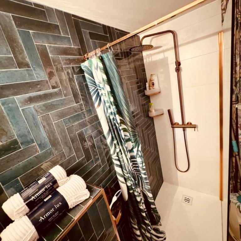 Magnifique F2 climatisé de 42m2 Vue Sur la mer et la piscine Réf K1 203 - Appartement - 11