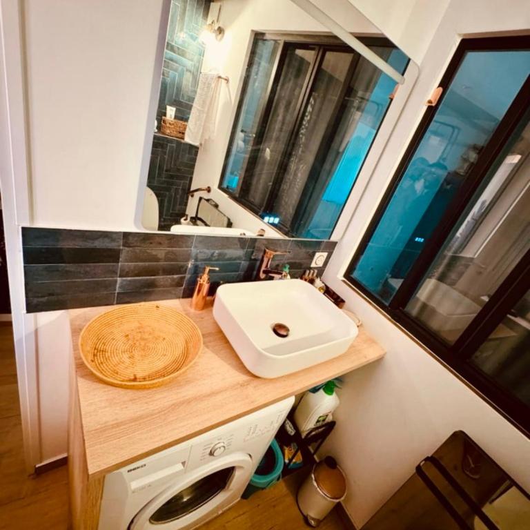 Magnifique F2 climatisé de 42m2 Vue Sur la mer et la piscine Réf K1 203 - Appartement - 12