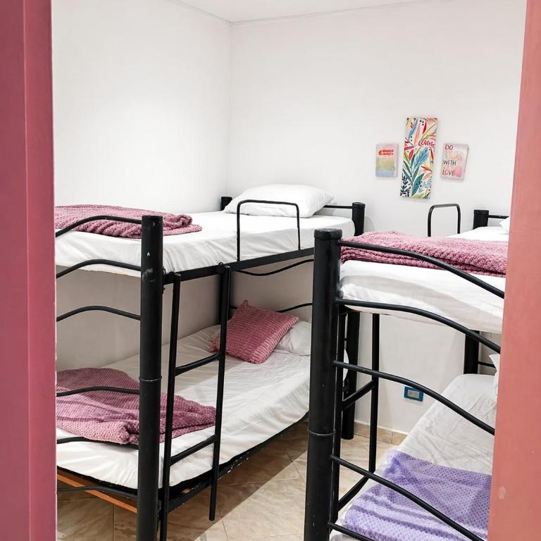 Hostal Pacifico Encanto - Quadruple Room with Shared Bathroom - 11