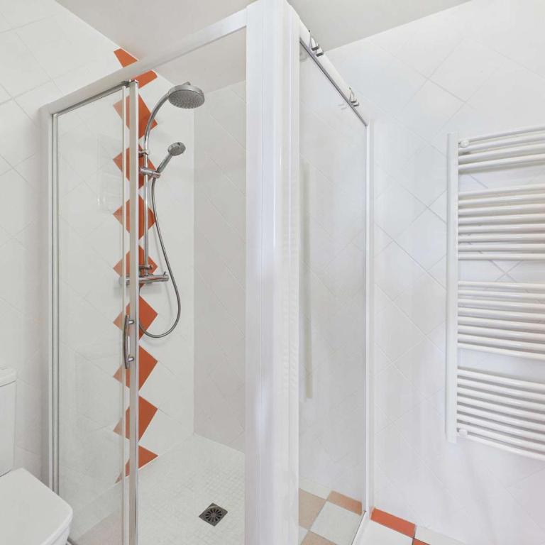 Maison 4 chambres proche mer, jardin et terrasse - Four-Bedroom House - 16