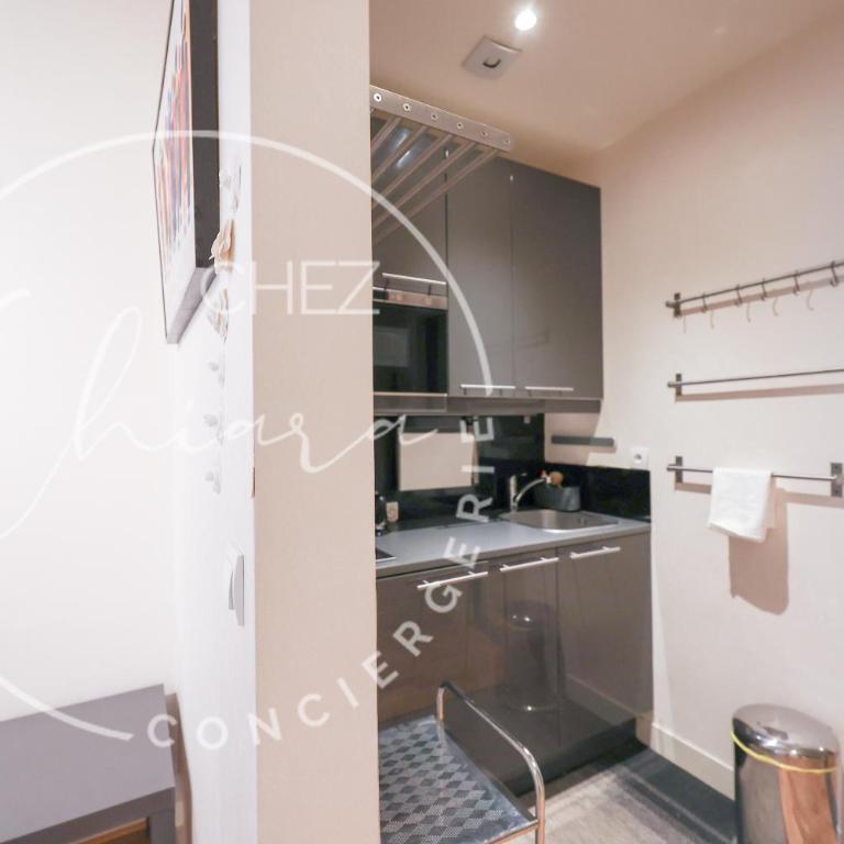 Bail Mobilité - Studio Victor Hugo - Arc de Triomphe Furnished Apartment Rental - Appartement 1 Chambre - 12