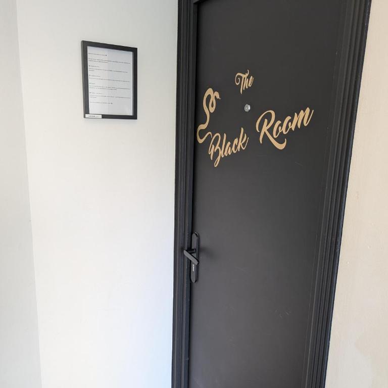 Romantique room,salon massage,mirroir,croix,parking - One-Bedroom Apartment - 21