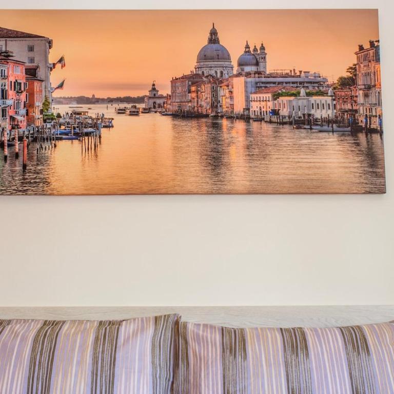 Venezia 15min Bus sotto WiFi A C - Appartamento con 2 Camere da Letto, Balcone e Terrazza - 16