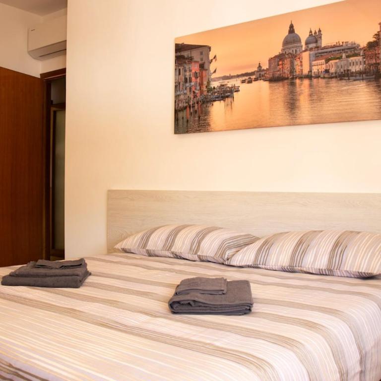 Venezia 15min Bus sotto WiFi A C - Appartamento con 2 Camere da Letto, Balcone e Terrazza - 5
