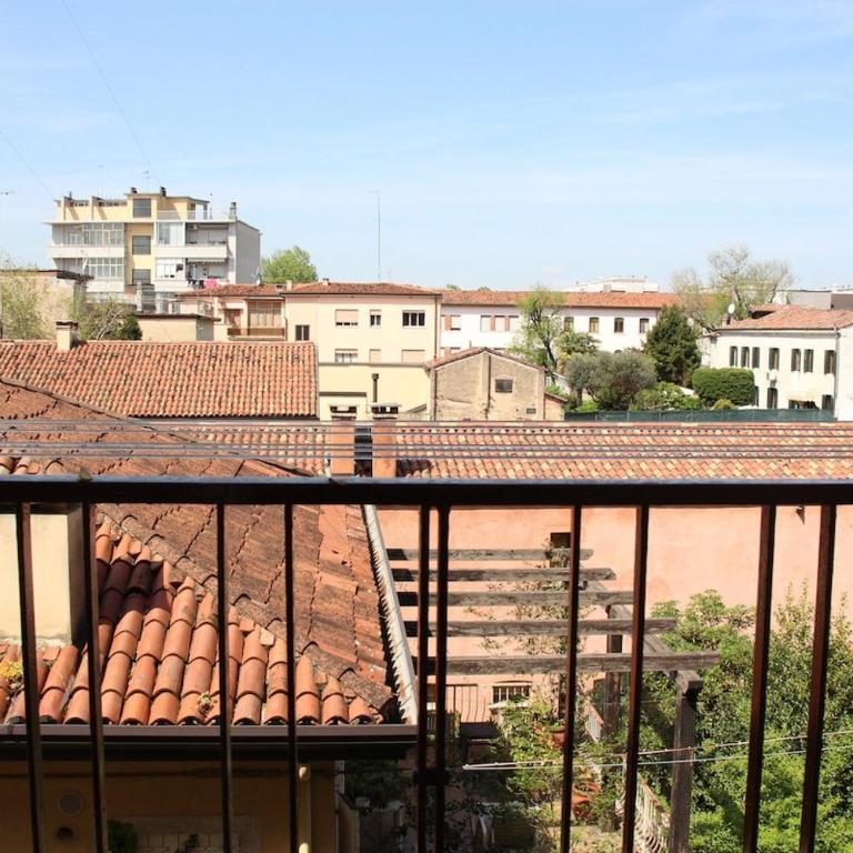 Venezia 15min Bus sotto WiFi A C - Appartamento con 2 Camere da Letto, Balcone e Terrazza - 11
