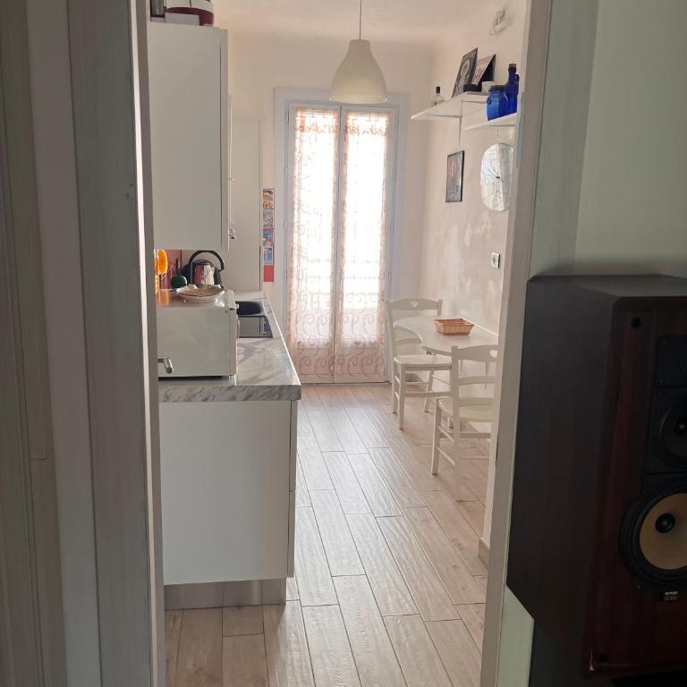 Grand F2 60mq centre Antibes, proche plages, commerces, 2 balcons, parking, train, bus, deco vintage, pet friendly - Appartement avec Balcon - 3