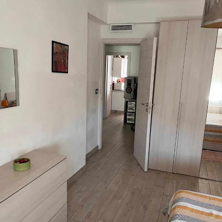 Grand F2 60mq centre Antibes, proche plages, commerces, 2 balcons, parking, train, bus, deco vintage, pet friendly - Appartement avec Balcon - 12
