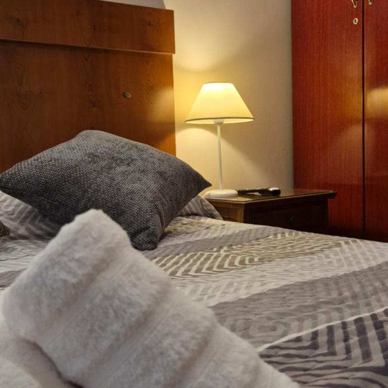 Continental Hotel - Deluxe Double Room - 28