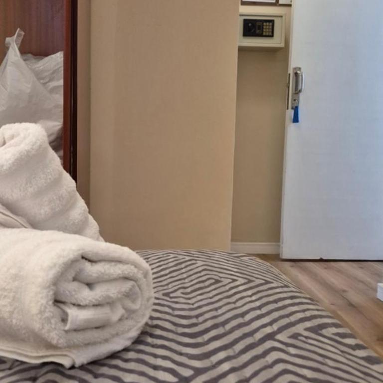 Continental Hotel - Deluxe Double Room - 30
