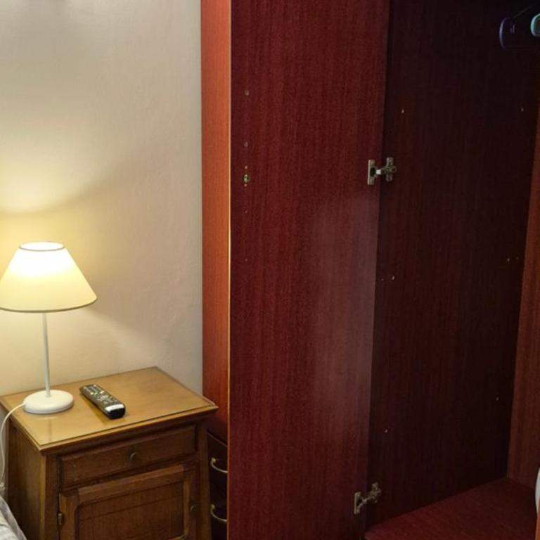 Continental Hotel - Deluxe Double Room - 35