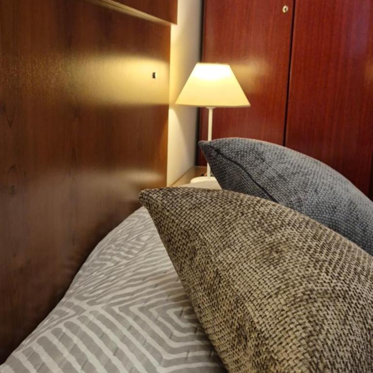 Continental Hotel - Deluxe Double Room - 36
