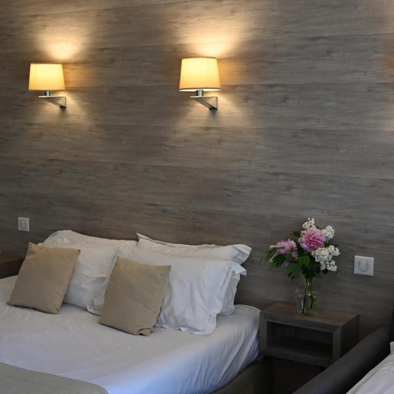 Hotel Les Terrasses - Chambre Triple - Vue sur Jardin - 8
