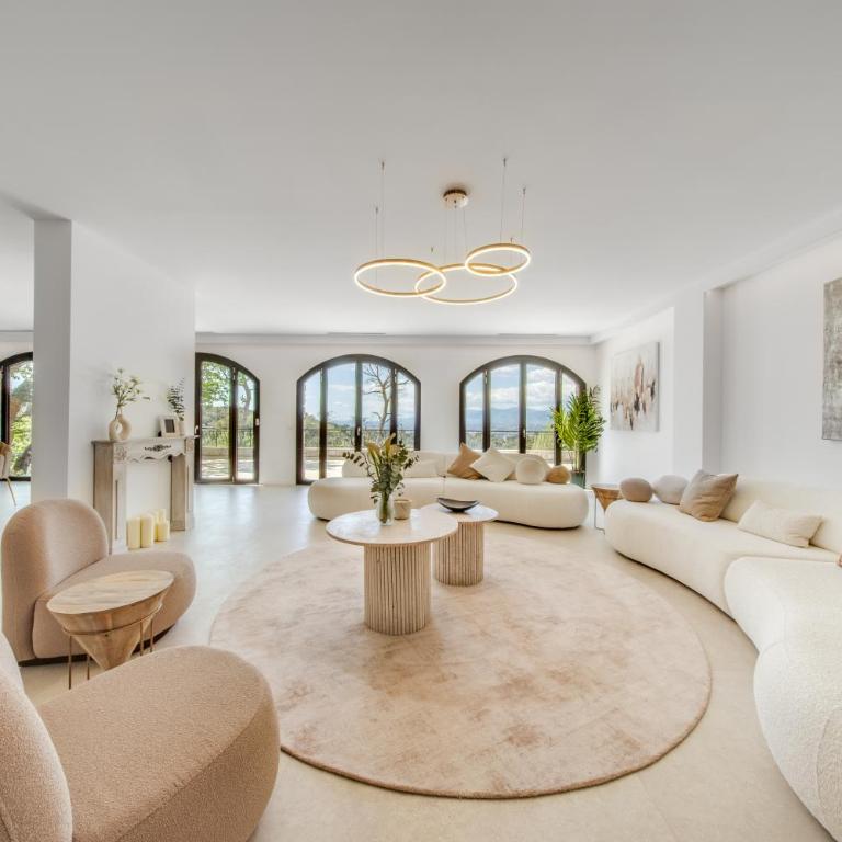 Panoramic-View Villa, 5 En-Suites, Pool, Sleeps 10 - Villa - 3