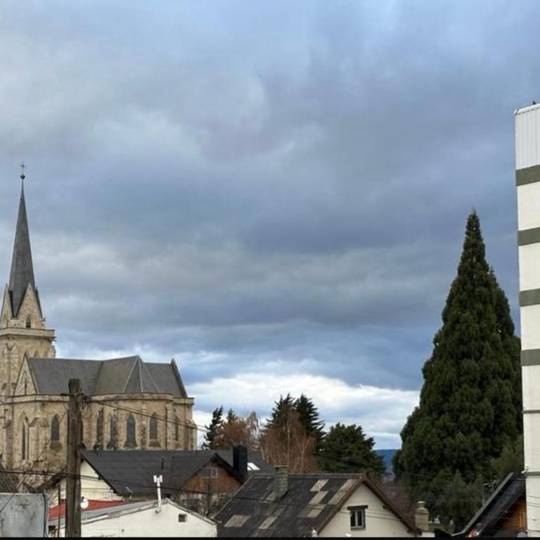 Dpto Moderno Céntrico con vista al Lago - Apartment - 4