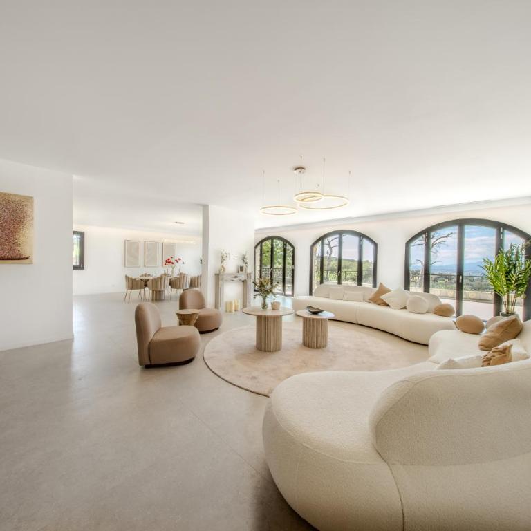 Panoramic-View Villa, 5 En-Suites, Pool, Sleeps 10 - Villa - 4