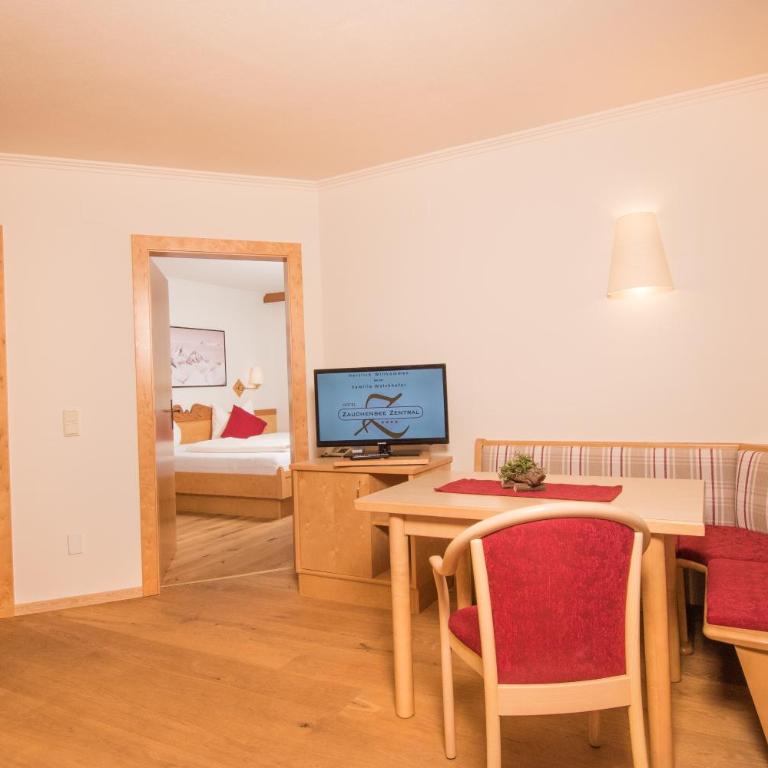 Hotel Zauchensee Zentral - Family Room - 1