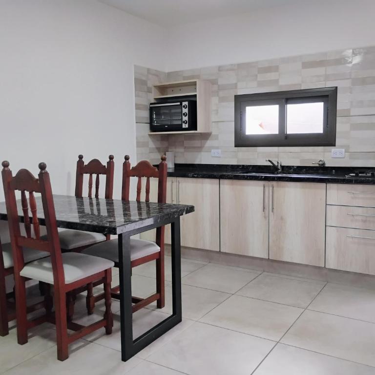 Duplex ubicación centro cama dos plazas y cama marinera, cochera y pileta - Apartamento de 1 dormitorio - 1