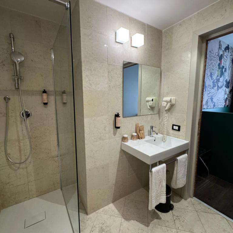 Mercure Roma Centro Saint John - Camera Classic Superior Familiare con Letto Matrimoniale - 12