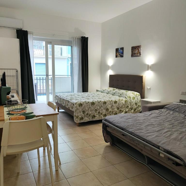 M&C Home - Camera Familiare con Bagno Privato - 7