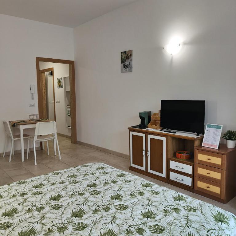 M&C Home - Camera Familiare con Bagno Privato - 10
