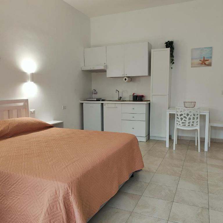 M&C Home - Camera Matrimoniale con Bagno Privato - 13