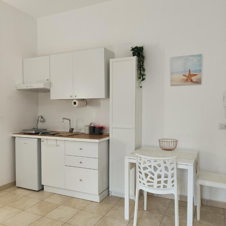 M&C Home - Camera Matrimoniale con Bagno Privato - 9