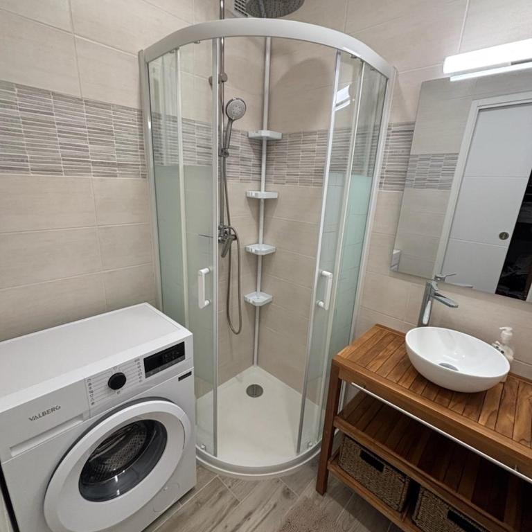 Appartement au calme a 15mn de la plage à pied pour 4 personnes - Two-Bedroom Apartment - 1