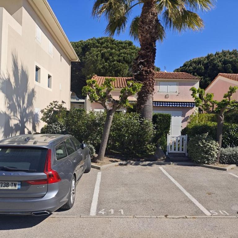 Appartement T2 avec piscine et parking, 700m plage, 4-6 pers. - FR-1-803-93 - Appartement - 10