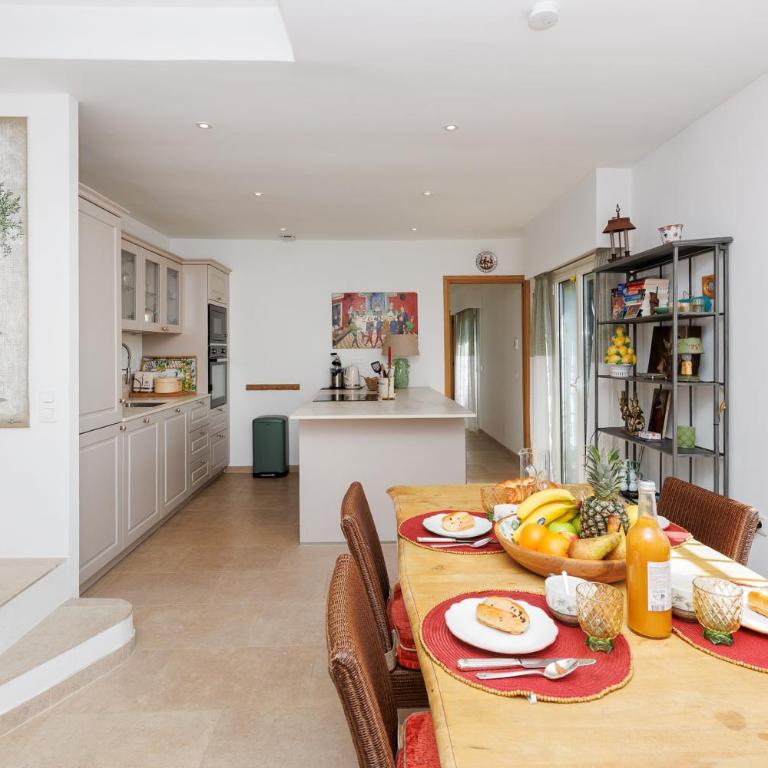 Vivez la douceur de Mougins : une maison pleine de charme pour des moments de partage - Maison 2 Chambres - 21