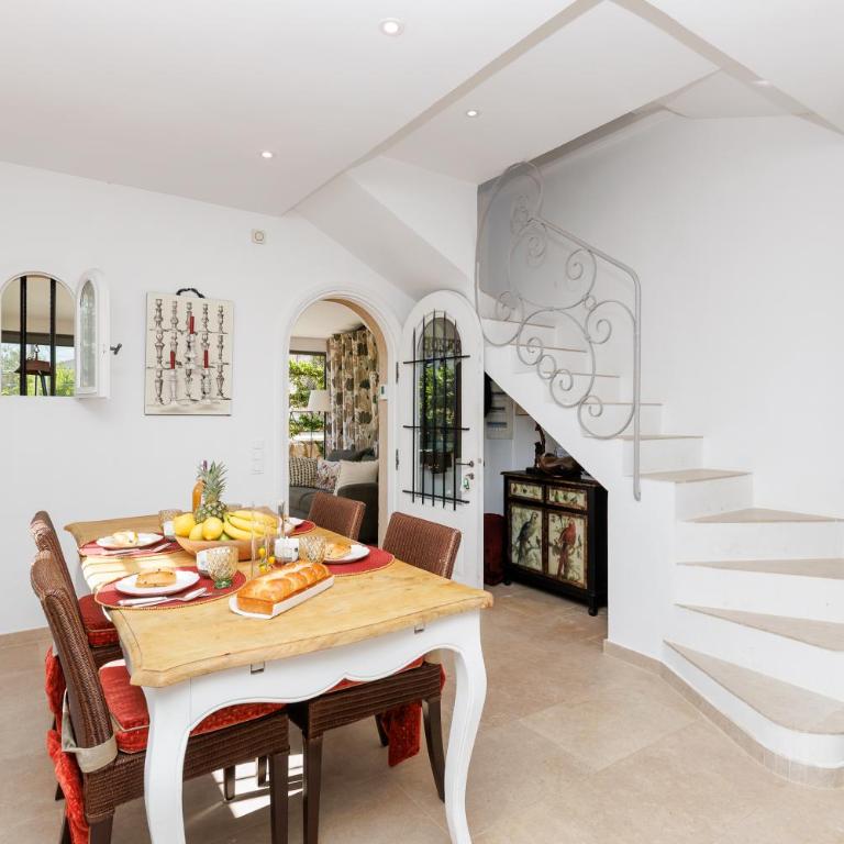 Vivez la douceur de Mougins : une maison pleine de charme pour des moments de partage - Maison 2 Chambres - 22